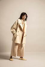 ローブス＆コンフェクションズ 2023年秋冬ウィメンズコレクション、心地良いテーラードスタイル｜写真3