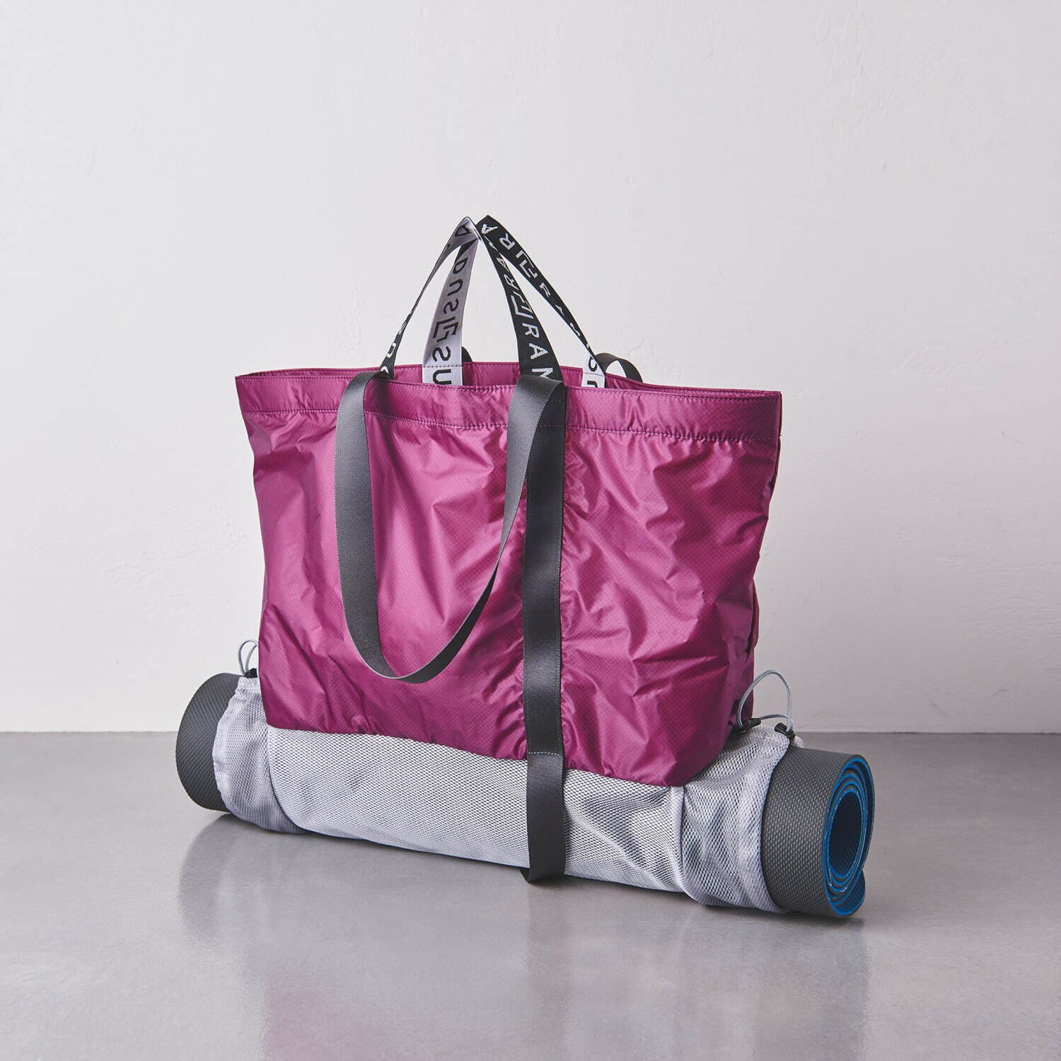トゥー ユナイテッドアローズの新作“底にヨガマット収納可能な”バッグ、ラミダスとコラボ｜写真4