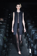 アライサラ 2014-15年秋冬コレクション - 伝統と現代技術で魅せる儚さの中にある強さ｜写真2