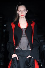 アライサラ 2014-15年秋冬コレクション - 伝統と現代技術で魅せる儚さの中にある強さ｜写真13