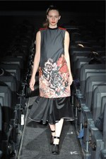 アライサラ 2014-15年秋冬コレクション - 伝統と現代技術で魅せる儚さの中にある強さ｜写真19