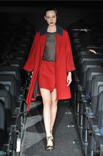 アライサラ 2014-15年秋冬コレクション - 伝統と現代技術で魅せる儚さの中にある強さ｜写真24