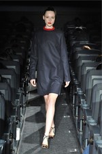 アライサラ 2014-15年秋冬コレクション - 伝統と現代技術で魅せる儚さの中にある強さ｜写真34