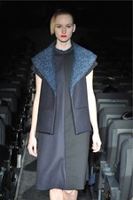 アライサラ 2014-15年秋冬コレクション - 伝統と現代技術で魅せる儚さの中にある強さ｜写真37