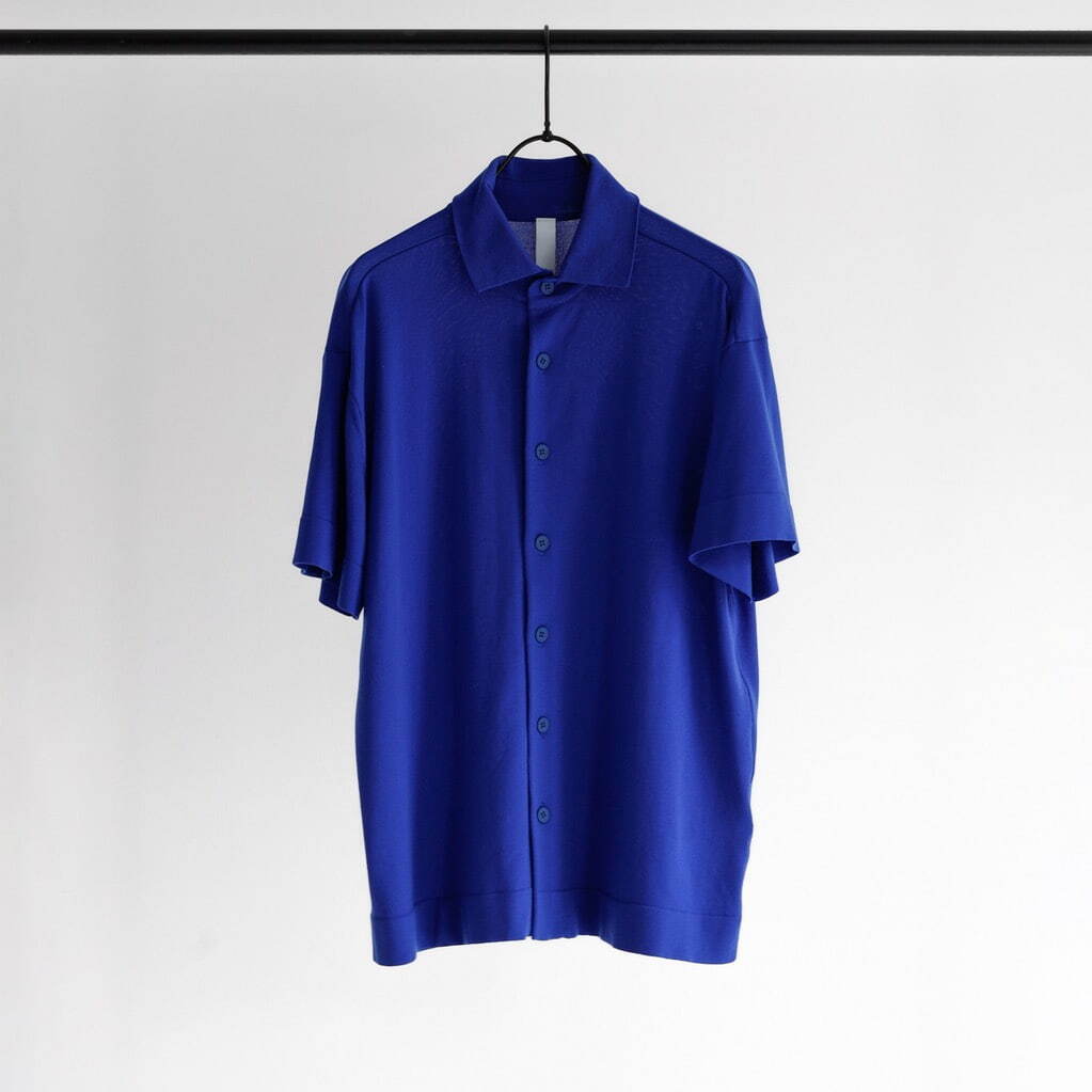 CFCL“鮮やかブルー×ブラック”のギャザードレス＆スカート、エディション限定｜写真3