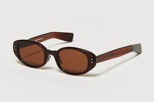 オーラリー“オーバル型レンズ”の新作サングラス、アイヴァン 7285のチーフデザイナー中川浩考監修