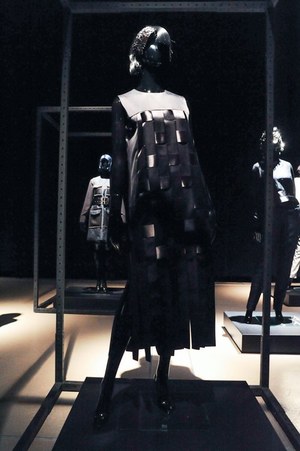 アンベル 2014-15年秋冬コレクション - 抽象画家 アド・ラインハートの“黒”に魅せられて|写真6