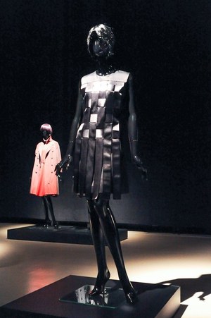 アンベル 2014-15年秋冬コレクション - 抽象画家 アド・ラインハートの“黒”に魅せられて|写真10