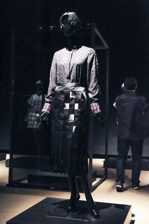 アンベル 2014-15年秋冬コレクション - 抽象画家 アド・ラインハートの“黒”に魅せられて|写真17