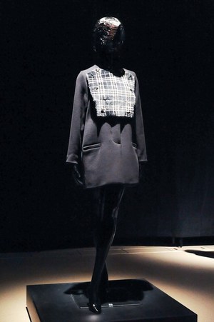 アンベル 2014-15年秋冬コレクション - 抽象画家 アド・ラインハートの“黒”に魅せられて|写真20