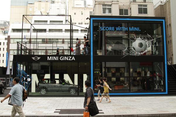 イベント期間中のMINI GINZA外観