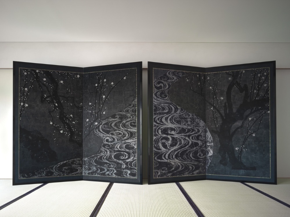 杉本博司 《月下紅白梅図》 2014年　作家蔵
©Hiroshi Sugimoto / Courtesy of Gallery Koyanagi