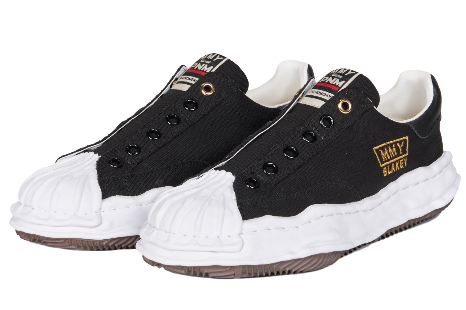 メゾン ミハラヤスヒロ×フェノメノン、シューレースレスのスリッポン仕様「ブレイキー」