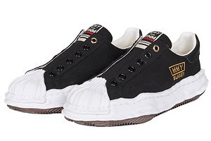 メゾン ミハラヤスヒロ×フェノメノン、シューレースレスのスリッポン仕様「ブレイキー」