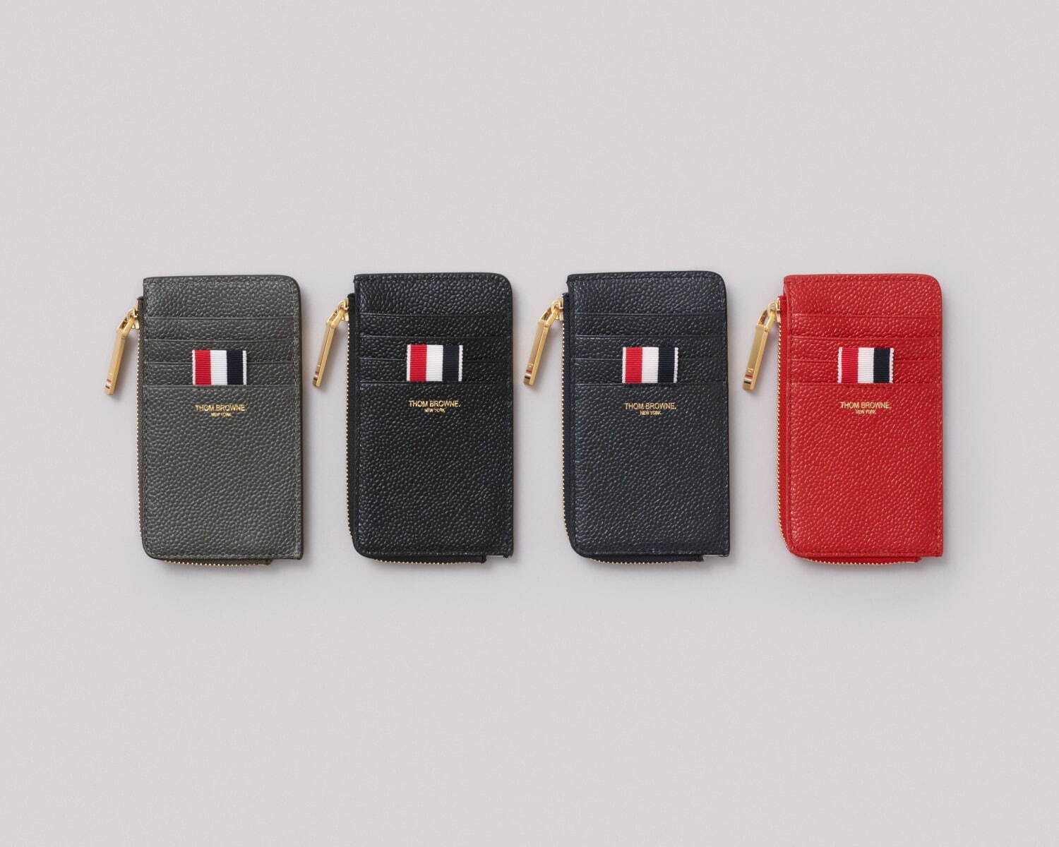 トム ブラウン新作ウォレット、日本限定デザインの“3つ折り財布”に新色