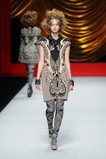 ヒロコ コシノ 2014-15年秋冬コレクション - 自由な女性に捧ぐ、贅を尽くしたミックススタイル｜写真3