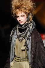 ヒロコ コシノ 2014-15年秋冬コレクション - 自由な女性に捧ぐ、贅を尽くしたミックススタイル｜写真21