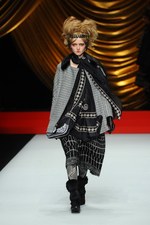 ヒロコ コシノ 2014-15年秋冬コレクション - 自由な女性に捧ぐ、贅を尽くしたミックススタイル｜写真28