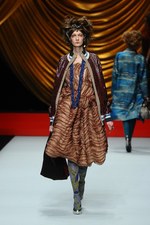 ヒロコ コシノ 2014-15年秋冬コレクション - 自由な女性に捧ぐ、贅を尽くしたミックススタイル｜写真52