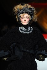 ヒロコ コシノ 2014-15年秋冬コレクション - 自由な女性に捧ぐ、贅を尽くしたミックススタイル｜写真81