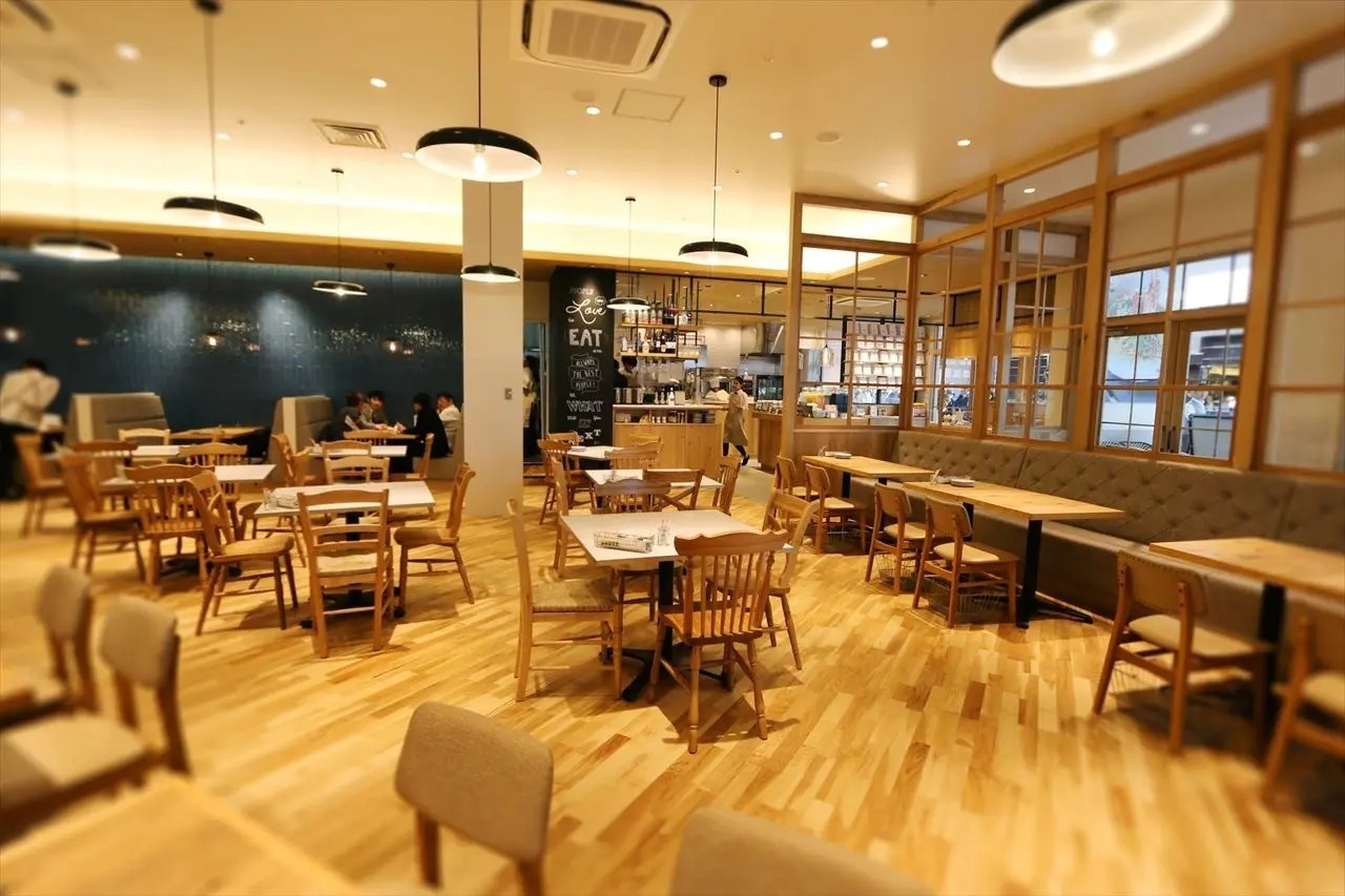 パン食べ放題＆季節限定アイスが大阪・エキスポシティで、クロワッサンやグラノーラ入りカップアイス｜写真9
