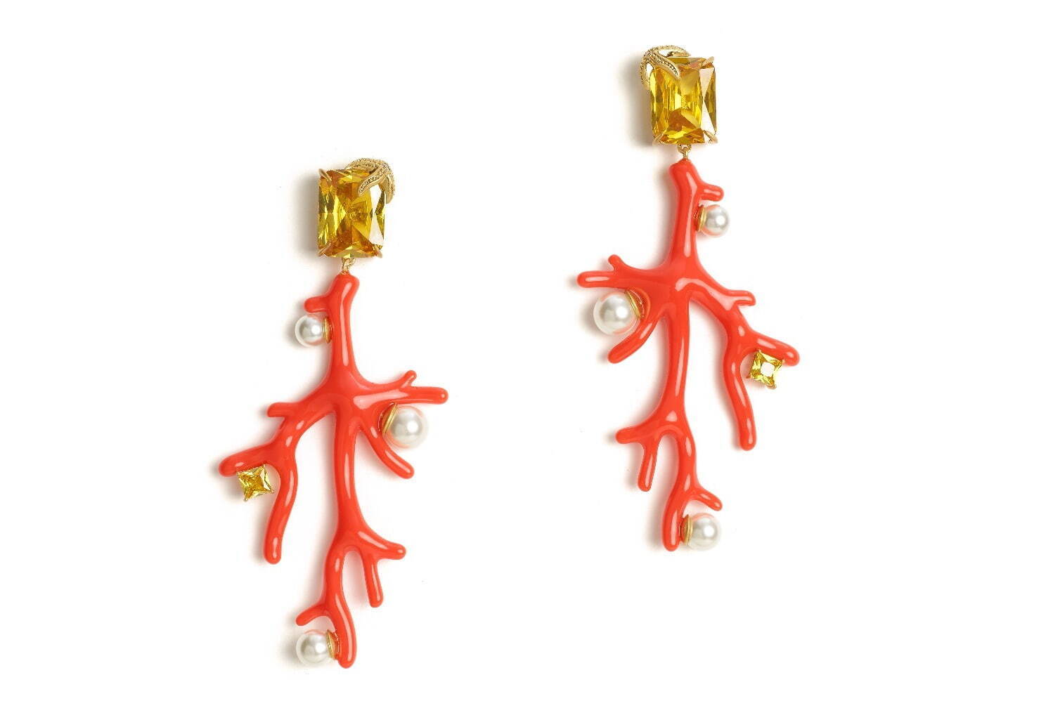 reef treasure coral drop earrings 44,000円
※6月上旬発売予定