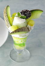 資生堂パーラー サロン・ド・カフェ ラゾーナ川崎店、枇杷＆マスクメロンの初夏限定パフェ｜写真4