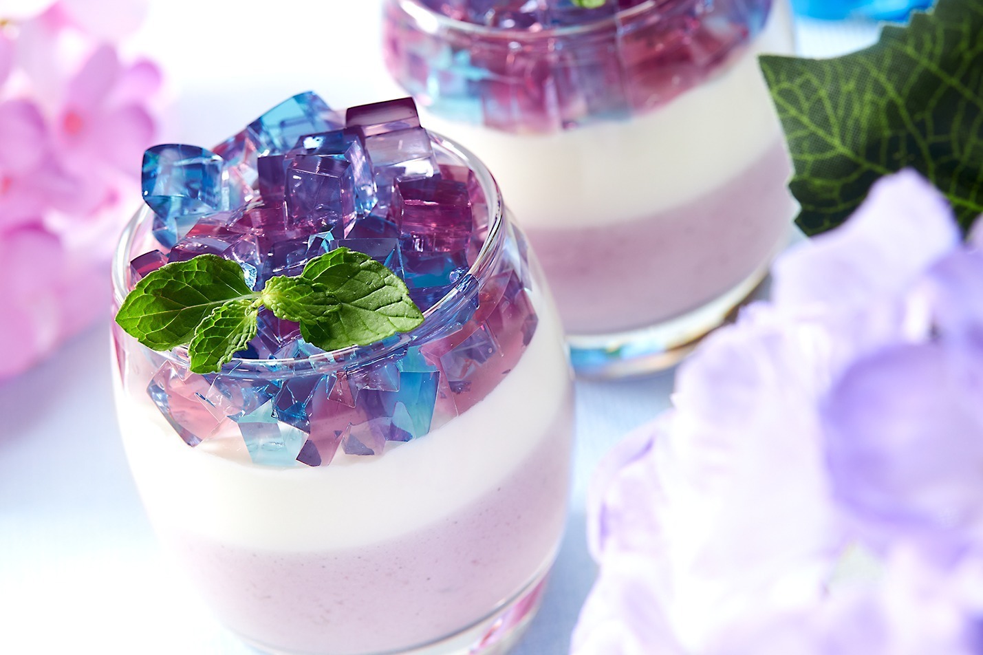 ブルーベリー｜東京プリンスホテルの“あじさい”スイーツ、きらめく3色ゼリーをトッピングしたヴェリーヌなど