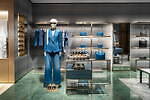 ジョルジオ アルマーニが神戸・旧居留地に新店舗 - サマースエードのシャツ＆パンツ限定発売｜写真3