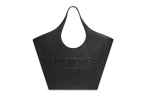 バレンシアガ新作バッグ「メアリーケイト」円形型の太めハンドル、ブラックのロゴ入りレザートート