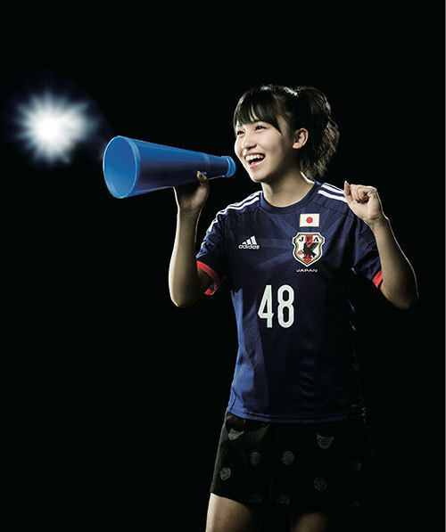写真4 4 サッカー日本代表 Akb48コラボユニフォームの新cmに大島優子ら出演 ファッションプレス