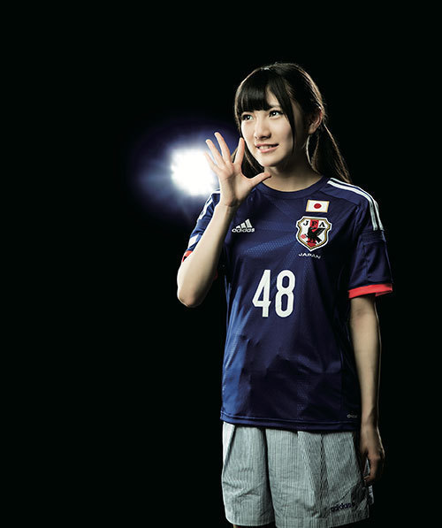写真4/4｜サッカー日本代表×AKB48コラボユニフォームの新CMに大島優子 