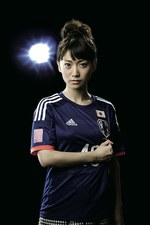 サッカー日本代表×AKB48コラボユニフォームの新CMに大島優子ら
