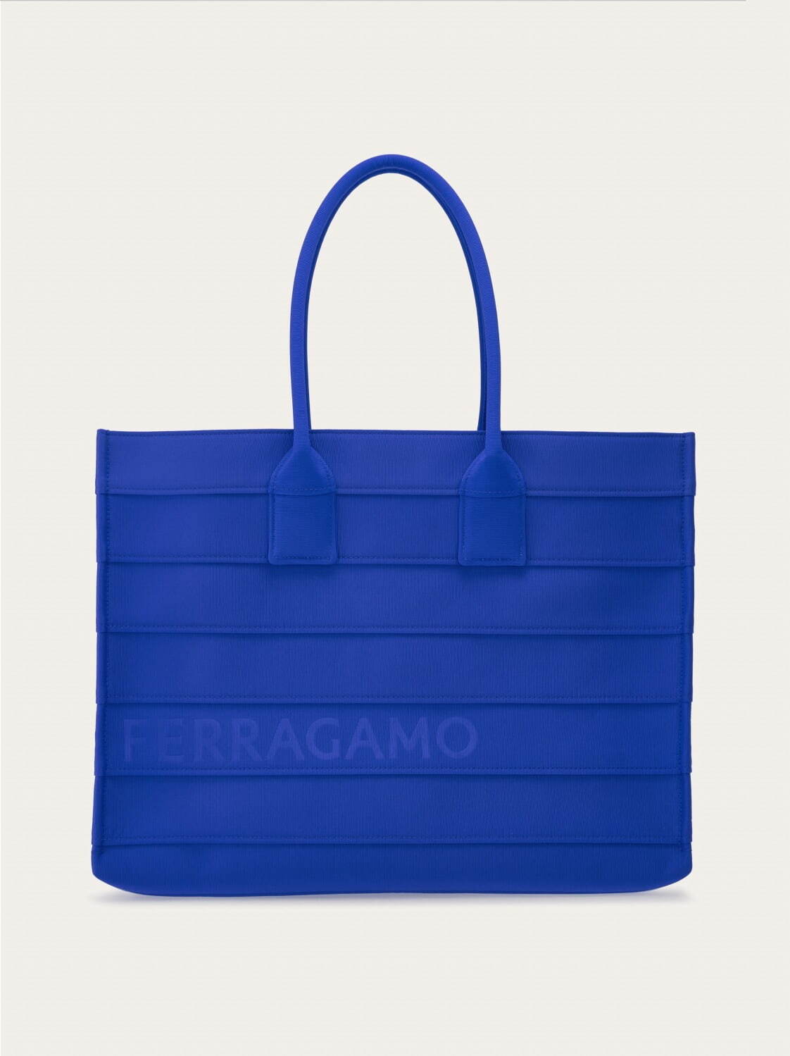 フェラガモ“グログラン”使用の新作ウィメンズトートバッグ、ピンクやブルーのワントーンで｜写真10