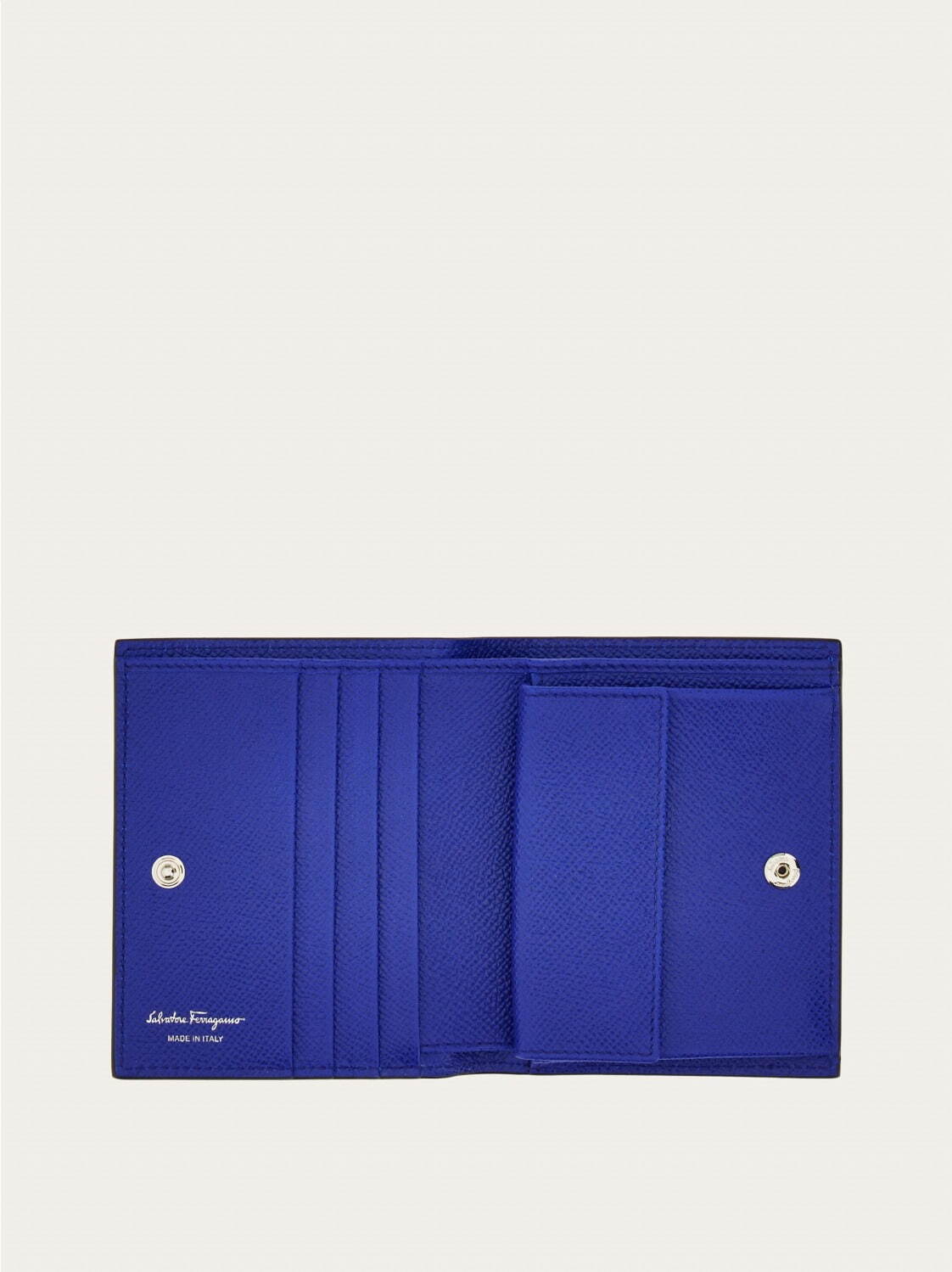 フェラガモ“グログラン”使用の新作ウィメンズトートバッグ、ピンクやブルーのワントーンで｜写真17