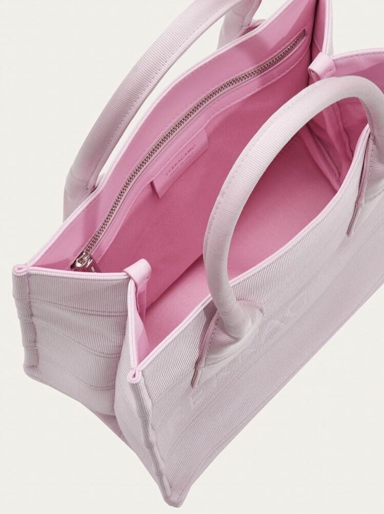 フェラガモ“グログラン”使用の新作ウィメンズトートバッグ、ピンクやブルーのワントーンで｜写真7