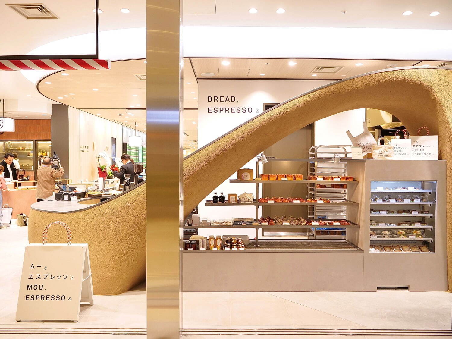 「パンとエスプレッソと東京＆TOKYO」が丸の内にオープン、曜日ごとに異なるパンの専門店に｜写真2