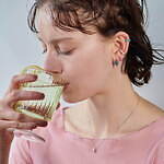 スタージュエリー ガール23年春夏新作、ユニークなクロスイヤーカフ＆パイナップル型ピアス｜写真5