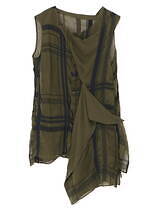 Y'sの23年春夏ウェア - アシンメトリーのレーヨンシャツ＆透け感トップス、黒のワークパンツも｜写真4