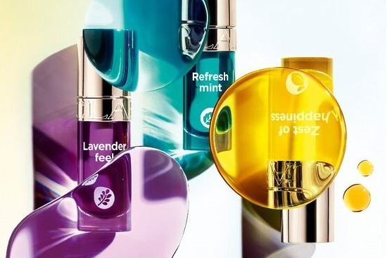 エッセンシャルオイル｜クラランス23年夏コスメ、人気「リップコンフォートオイル」ブルー×ミントやイエロー×レモンの限定色