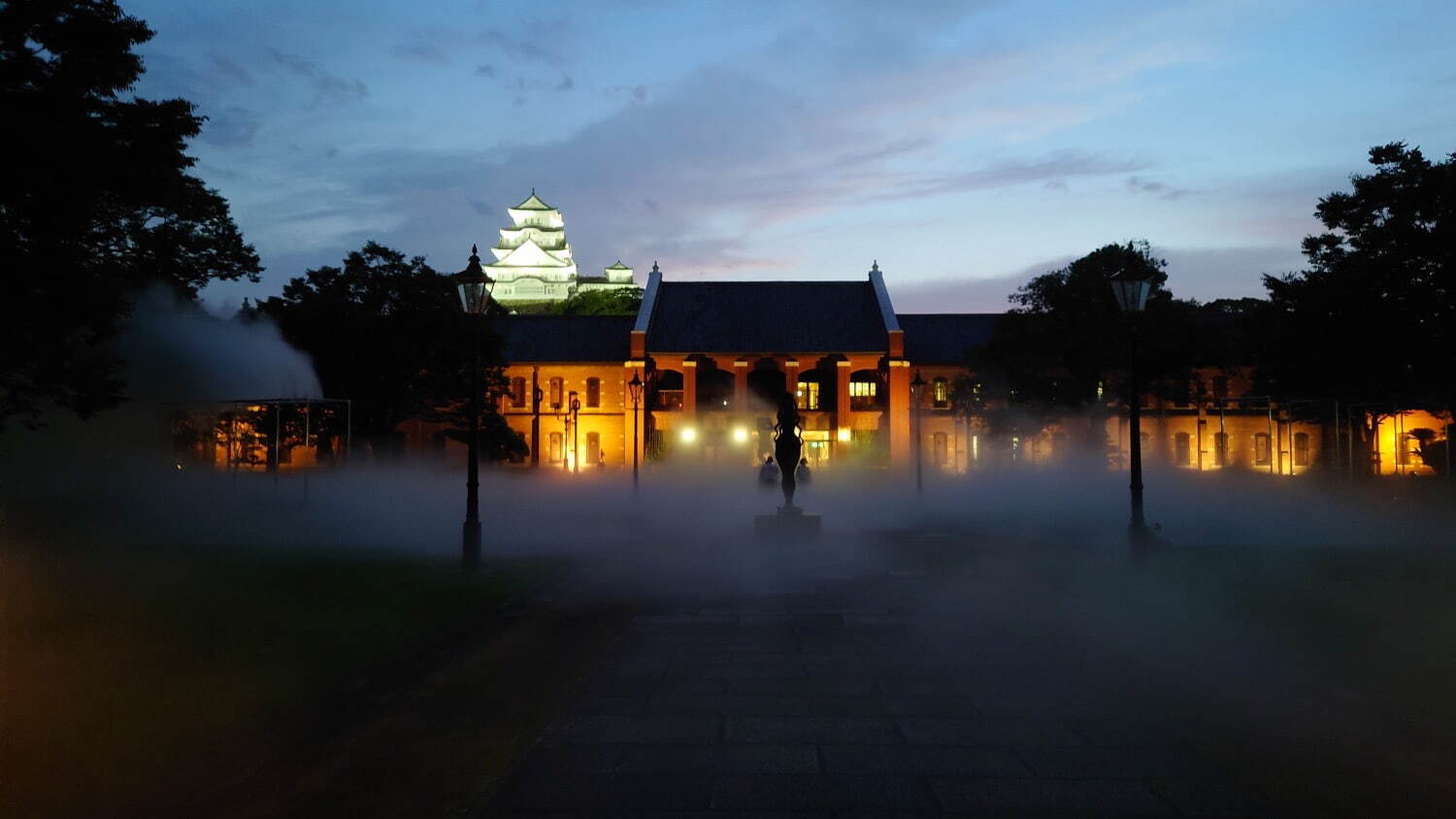 中谷芙二子 《白鷺が飛ぶ》霧の彫刻 #47769
オールひめじ・アーツ＆ライフ・プロジェクト、姫路市立美術館、兵庫 2022年
撮影：塩本由紀子 写真提供：姫路市立美術館