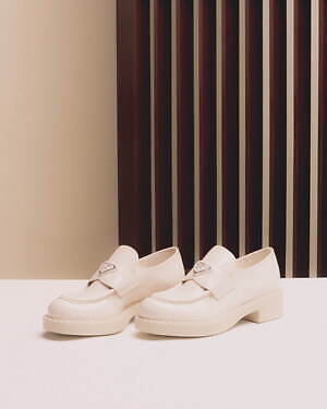 プラダが阪急うめだ本店8階に新ストアがオープン、デニムの限定ウェアやラフィアバッグ｜写真6