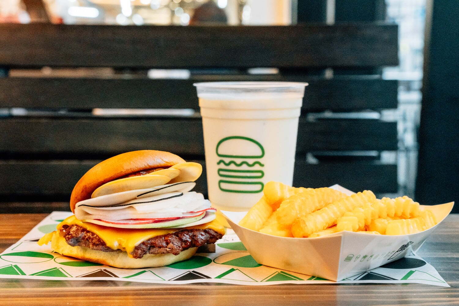 ミシュラン｜「シェイクシャック」×ミシュラン2つ星獲得シェフ、“和食材”使用のグルメバーガー＆限定シェイク