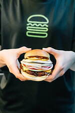 「シェイクシャック」×ミシュラン2つ星獲得シェフ、“和食材”使用のグルメバーガー＆限定シェイク｜写真8