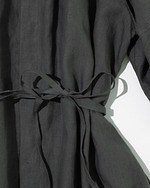 ハイク“バルーンスリーブ”のリネン素材ワンピース、スーパー エー マーケット＆エディション別注で｜写真6