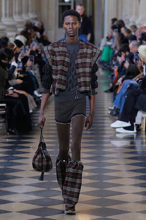 アンドレアス・クロンターラー フォー ヴィヴィアン・ウエストウッド(Andreas Kronthaler for Vivienne Westwood) 2023-24年秋冬ウィメンズ&メンズコレクション  - 写真14