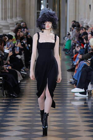 アンドレアス・クロンターラー フォー ヴィヴィアン・ウエストウッド(Andreas Kronthaler for Vivienne Westwood) 2023-24年秋冬ウィメンズ&メンズコレクション  - 写真44