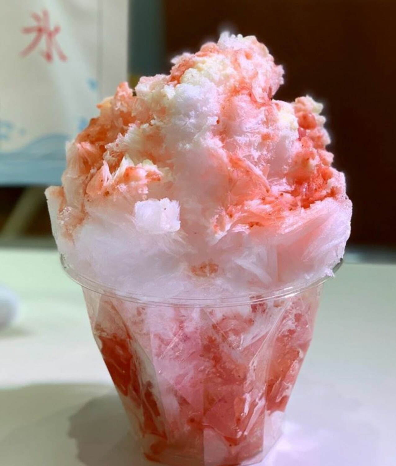 「＜四代目徳次郎＞日光天然氷のかき氷(とちおとめ)」1カップ 900円
※実演販売