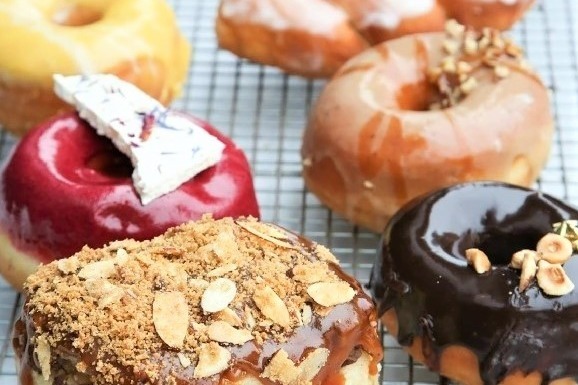 「ニューヨークフェア2023」大阪・阪急うめだ本店で、ドーナツ＆ハンバーガーなどNY注目グルメ