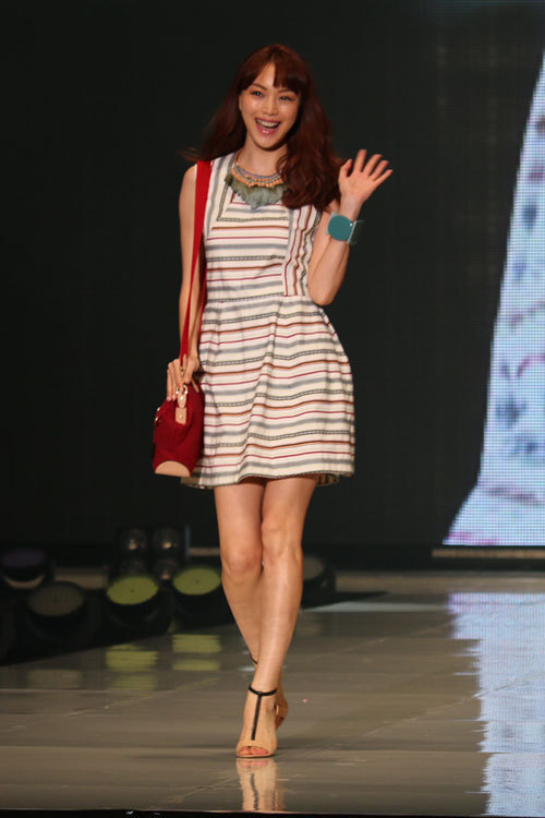 【前篇】東京ランウェイ2014 S/S - 中村アン、篠田麻里子登場、E-girlsのライブも | 写真